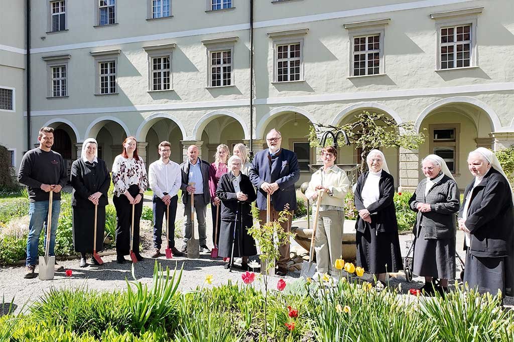 Pflanzaktion an der Fachakademie für Sozialpädagogik