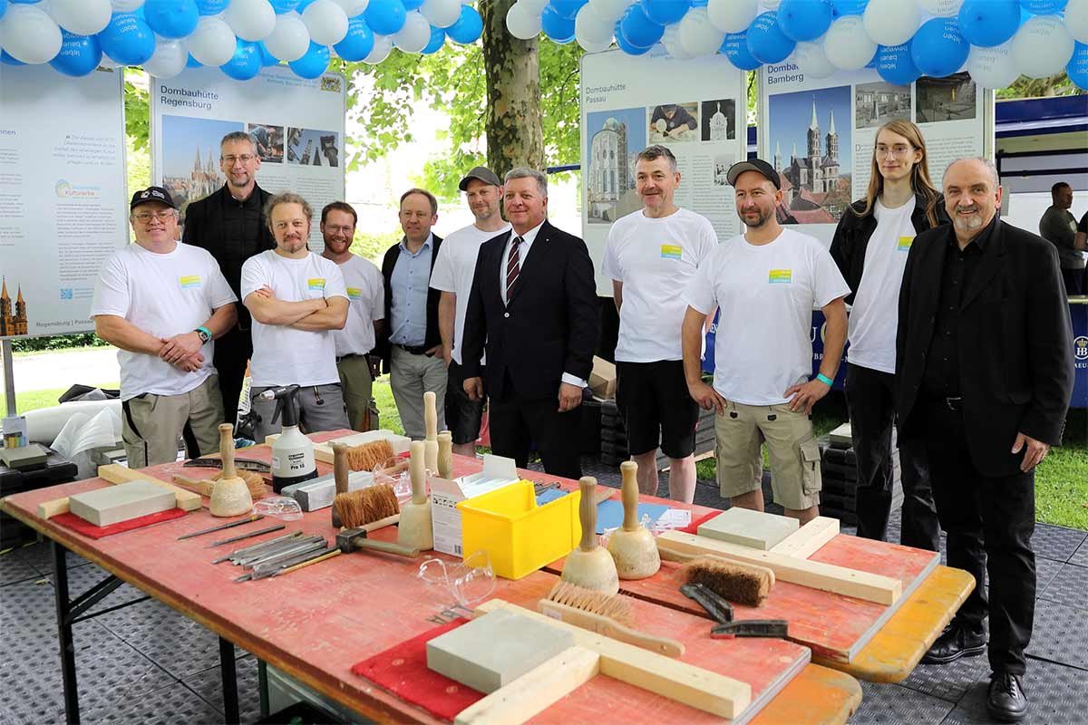 Dombauhütte Passau präsentiert Steinmetz-Handwerk in München