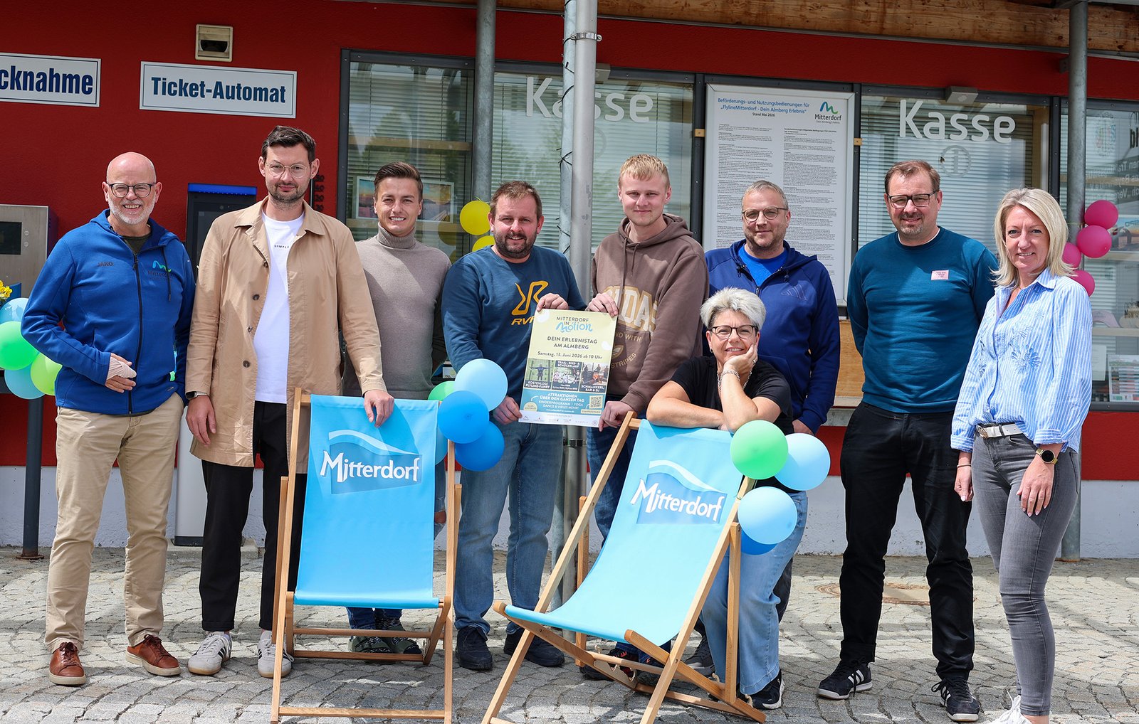 Bild: v.l. Bernhard Hain (Freizeitzentrum Mitterfirmiansreut-Philippsreut), Rainer Jungwirth (Agentur siimple), Mike Stadler (Almberghütte), Thomas Dorner (Kanzelbräu / Gasthaus Hotel Fuchs), Simon Springer (Gasthof-Pension Alpe), Matthias Springer (Gasthof-Pension Alpe), Nicole Stadler (Almberghütte), Stefan Dorner (Kanzelbräu / Gasthaus Hotel Fuchs), Anja Maurer (Freizeitzentrum Mitterfirmiansreut-Philippsreut)