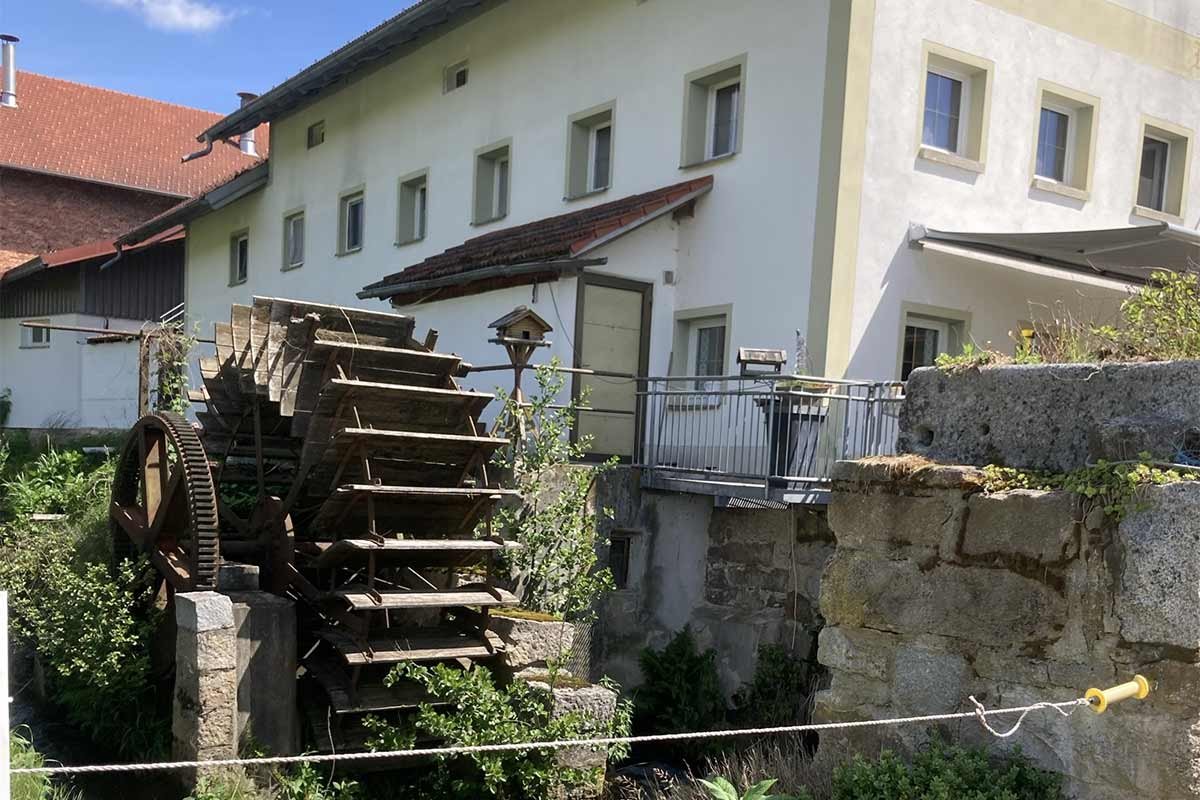 Mühlrad an der Heiligbrunnmühle, Gde. Büchlberg