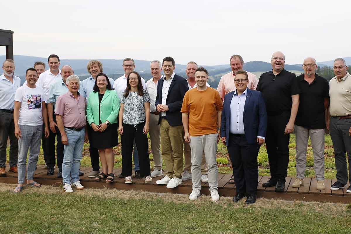 Bürgermeister diskutieren über Kinderbetreuung, Wasser und Haftung