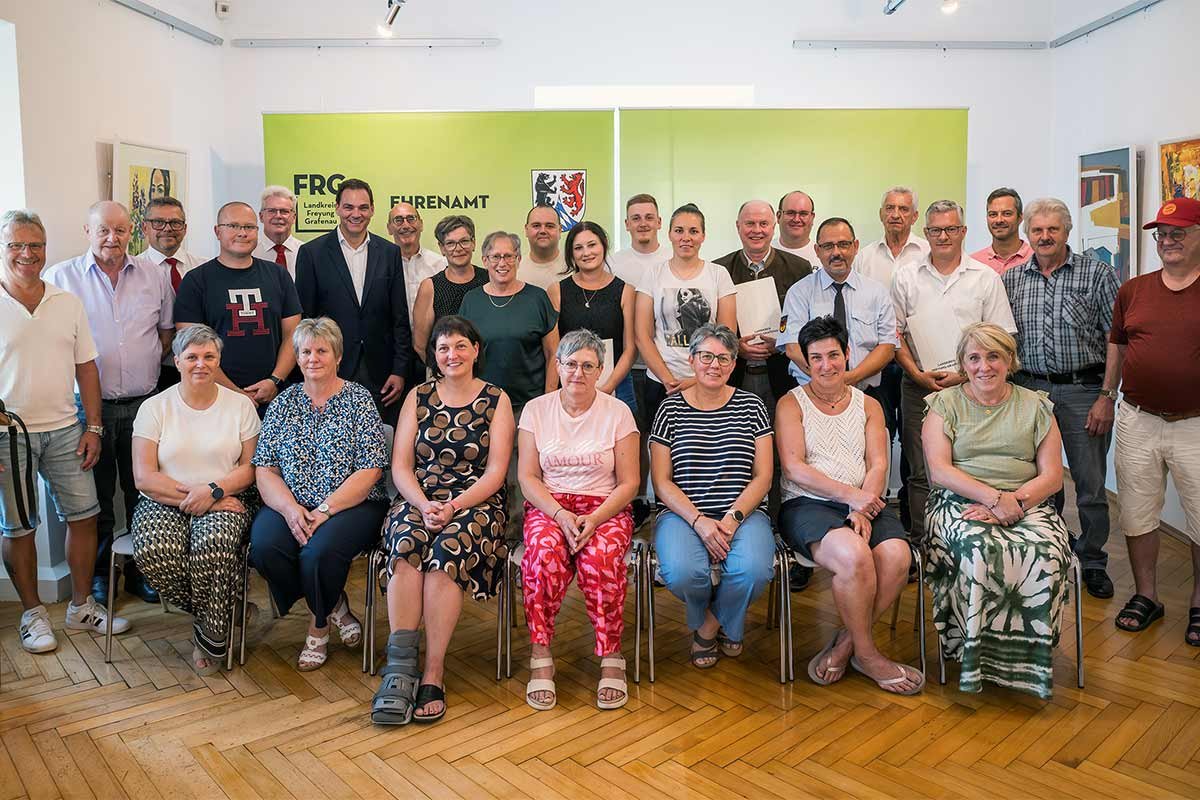 Bayerische Ehrenamtskarten für 26 Engagierte verliehen