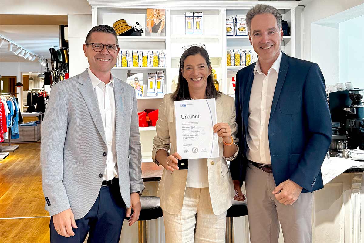 Ehrenamtlicher Einsatz gewürdigt: Ehrennadel an Eva-Maria Blach