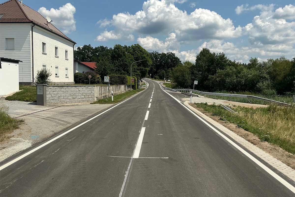Fahrbahnsanierung zwischen Fürstenzell und Kurzeichet ist abgeschlossen