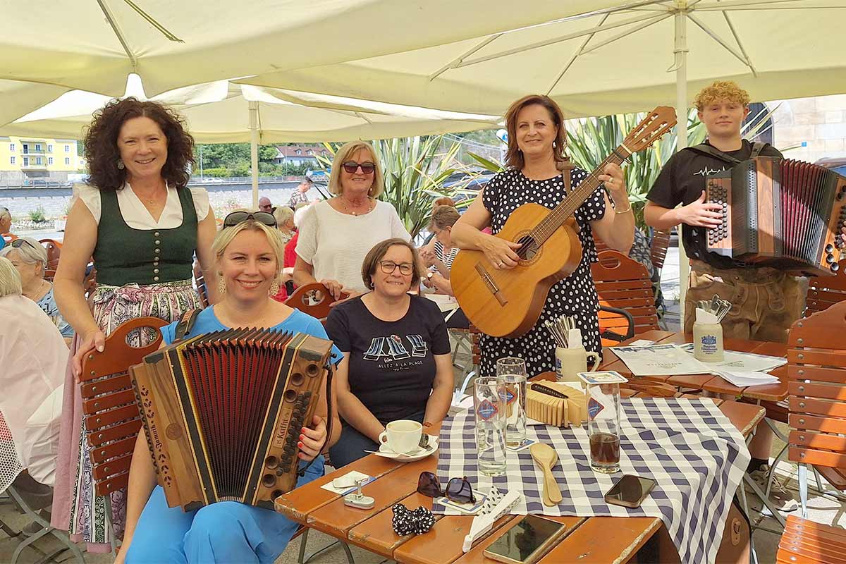 Hoagarten des Seniorentreffs auf dem Rathausplatz
