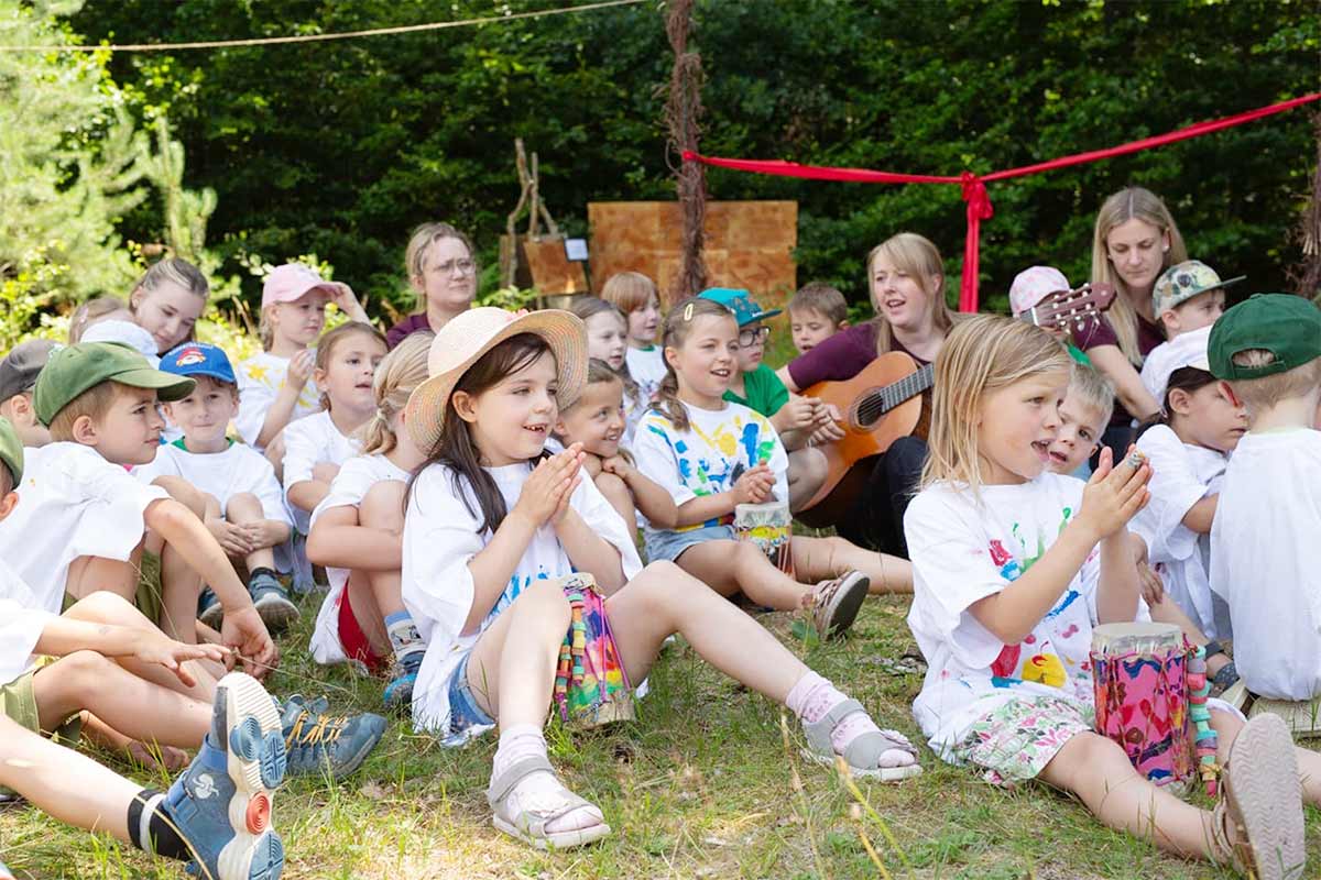 Kinder sind Künstler: Wald-Vernissage des Waldkindergartens