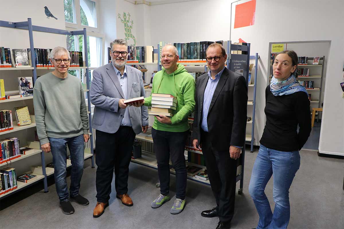 Kinderarzt spendet 3.000 Euro für Europabücherei