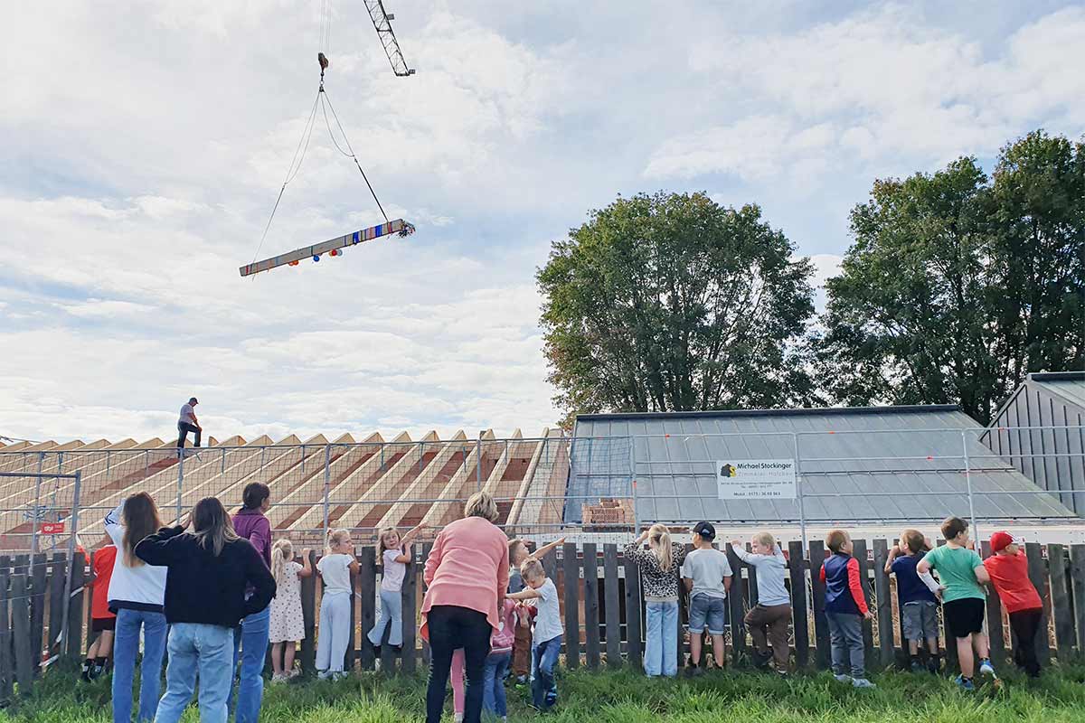 Wo ist der Firstbaum? Eiswagen als Auslöse