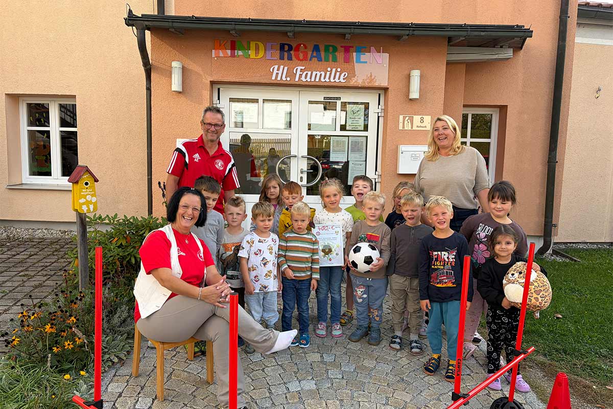 800 Euro aus Flohmarkt-Erlös für Kinder in Haus i. Wald