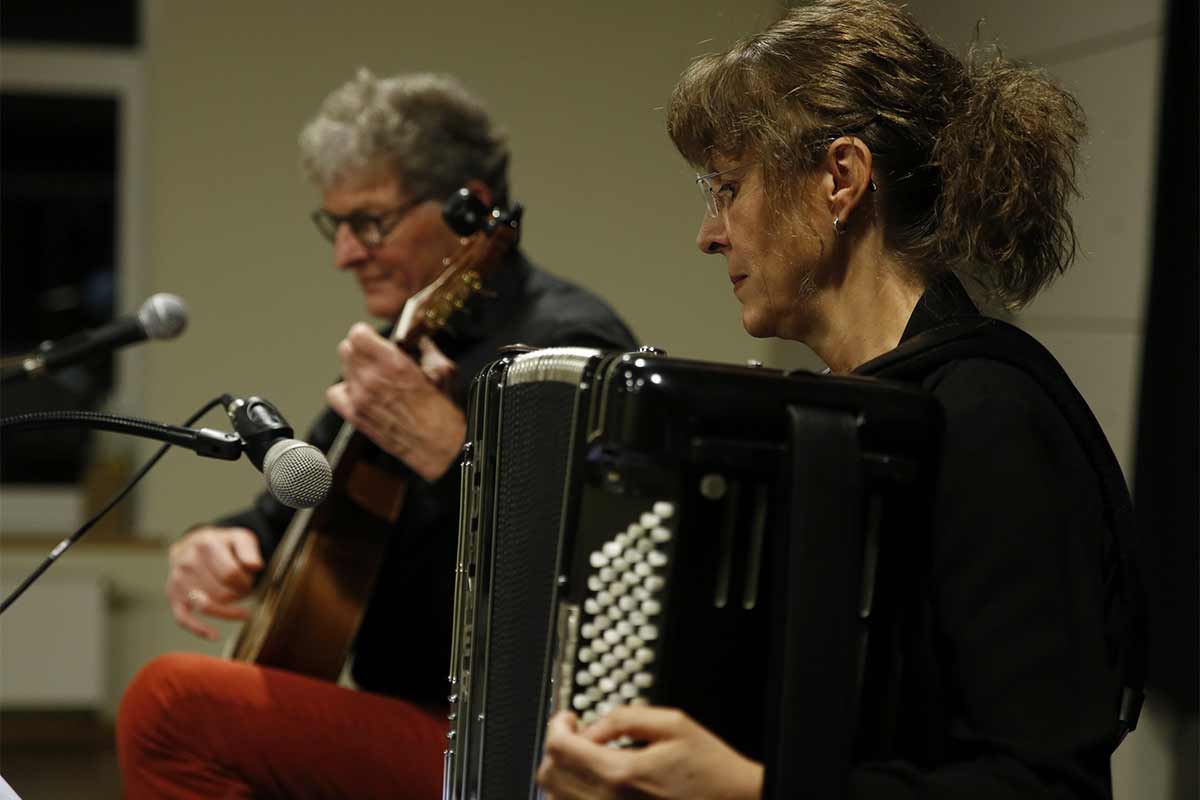 Gut-tu-Musik und Geschichten mit Otto Öllinger und Bettina Scholz